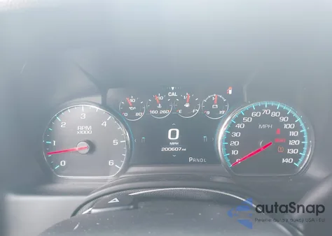 2018 Chevrolet Tahoe Premier z USA, uszkodzony, nr VIN 1GNSCCKC4JR365908